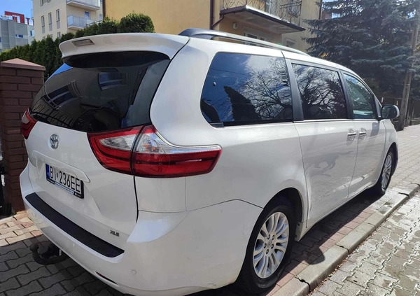 Toyota Sienna cena 119000 przebieg: 84000, rok produkcji 2016 z Białystok małe 92